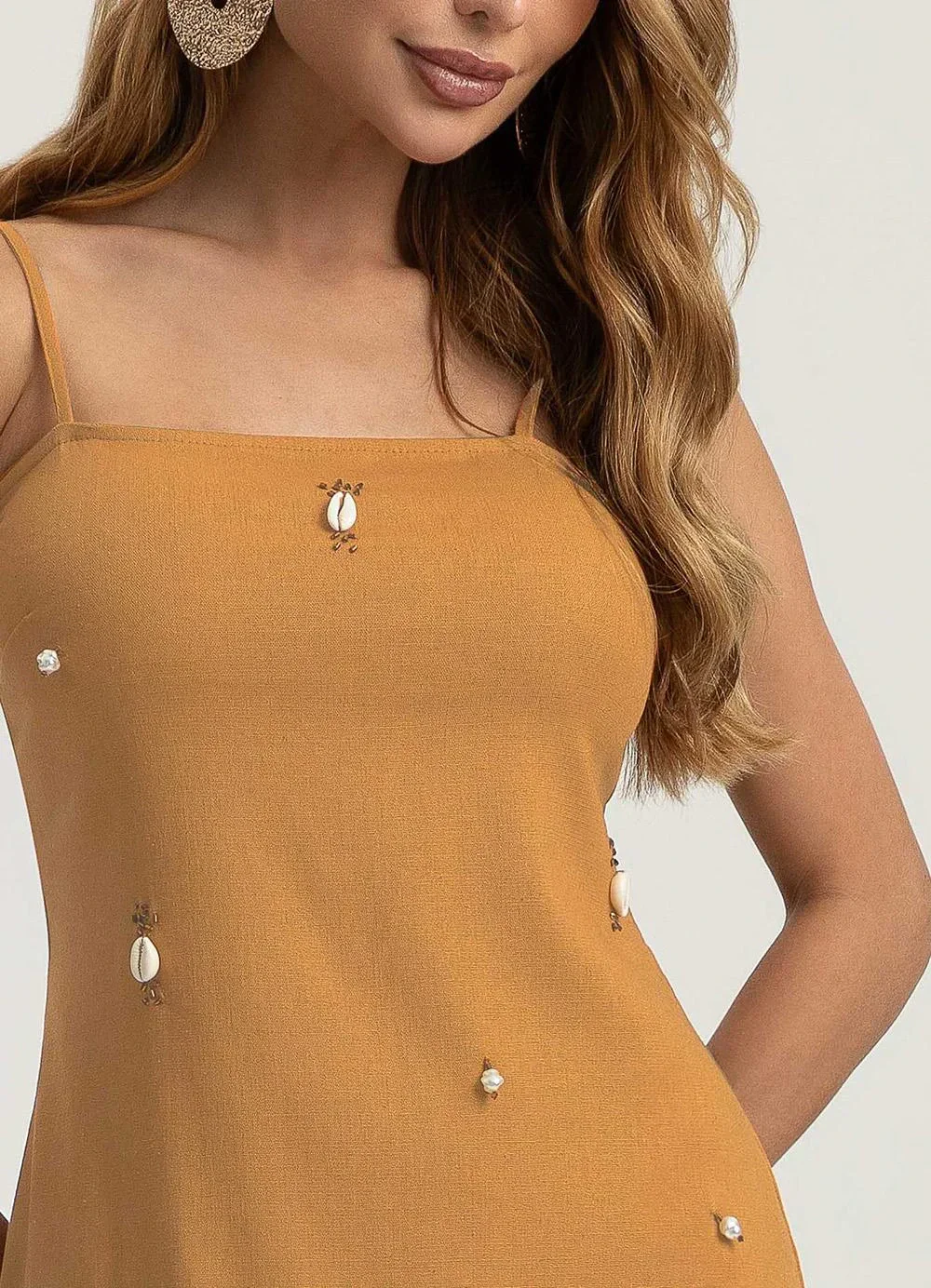 Gris - Vestido Curto em Linho Caramelo