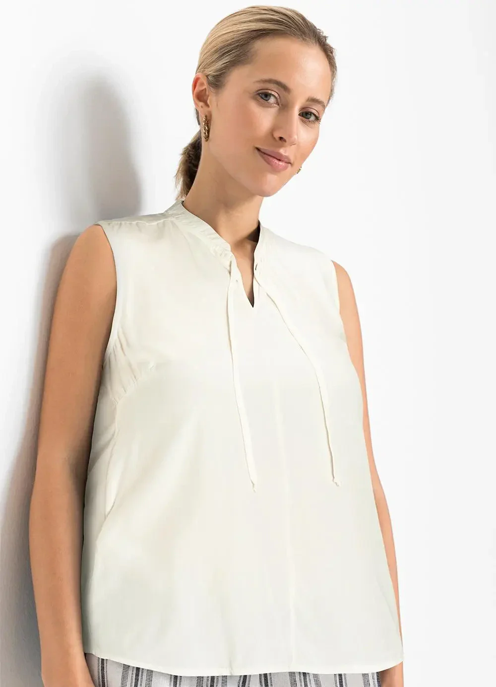 bonprix - Blusa Off White em Viscose Plana