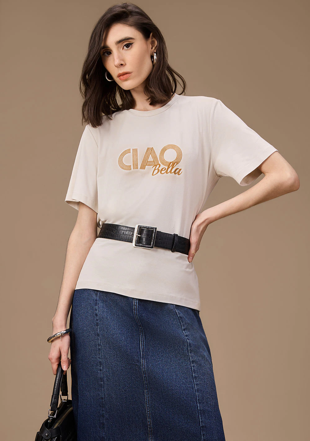 Camiseta Maria.Valentina Solta Decote Careca Manga Curta Padrão Off White