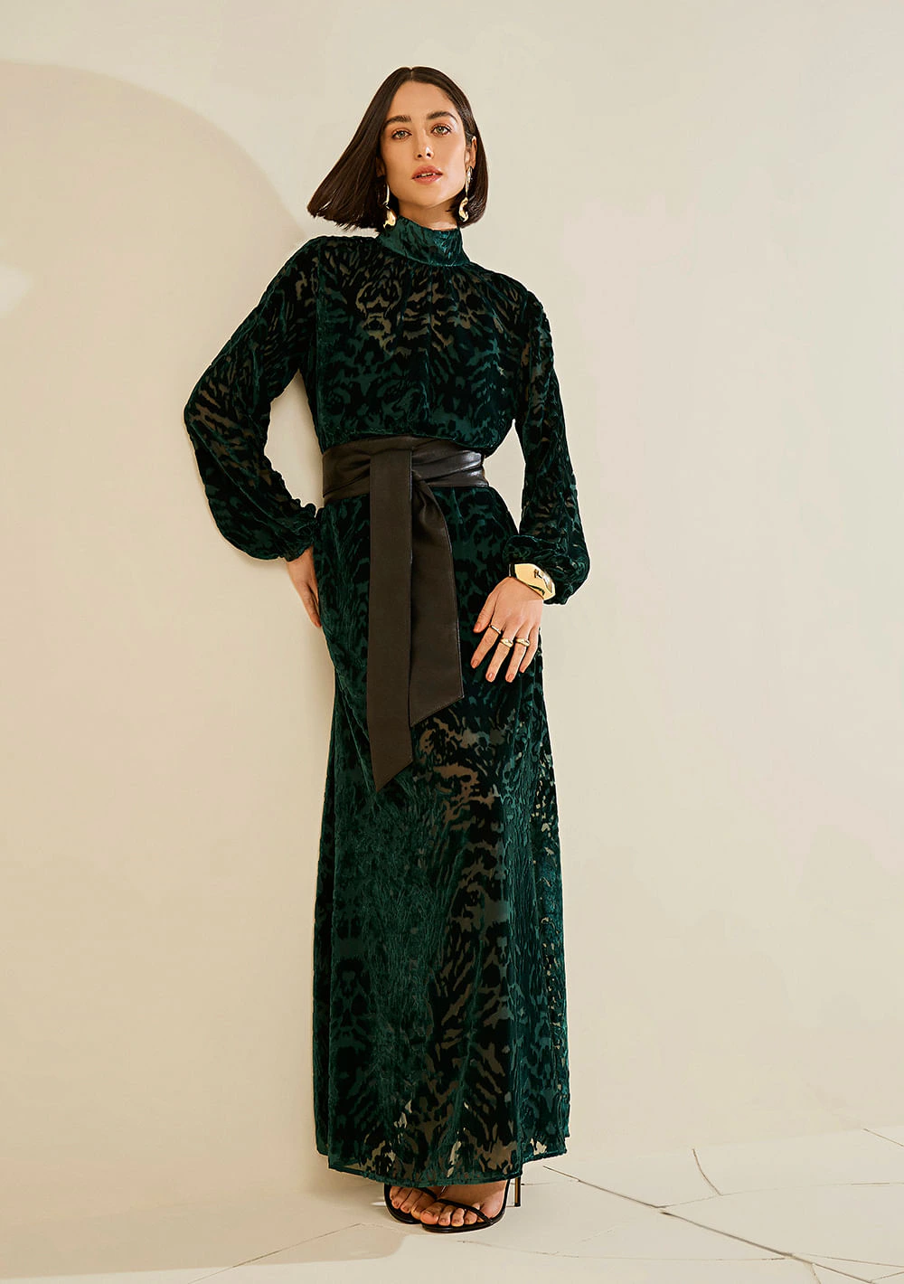 Vestido Morena Rosa Solto Gola Alta Manga Longa Longo Verde