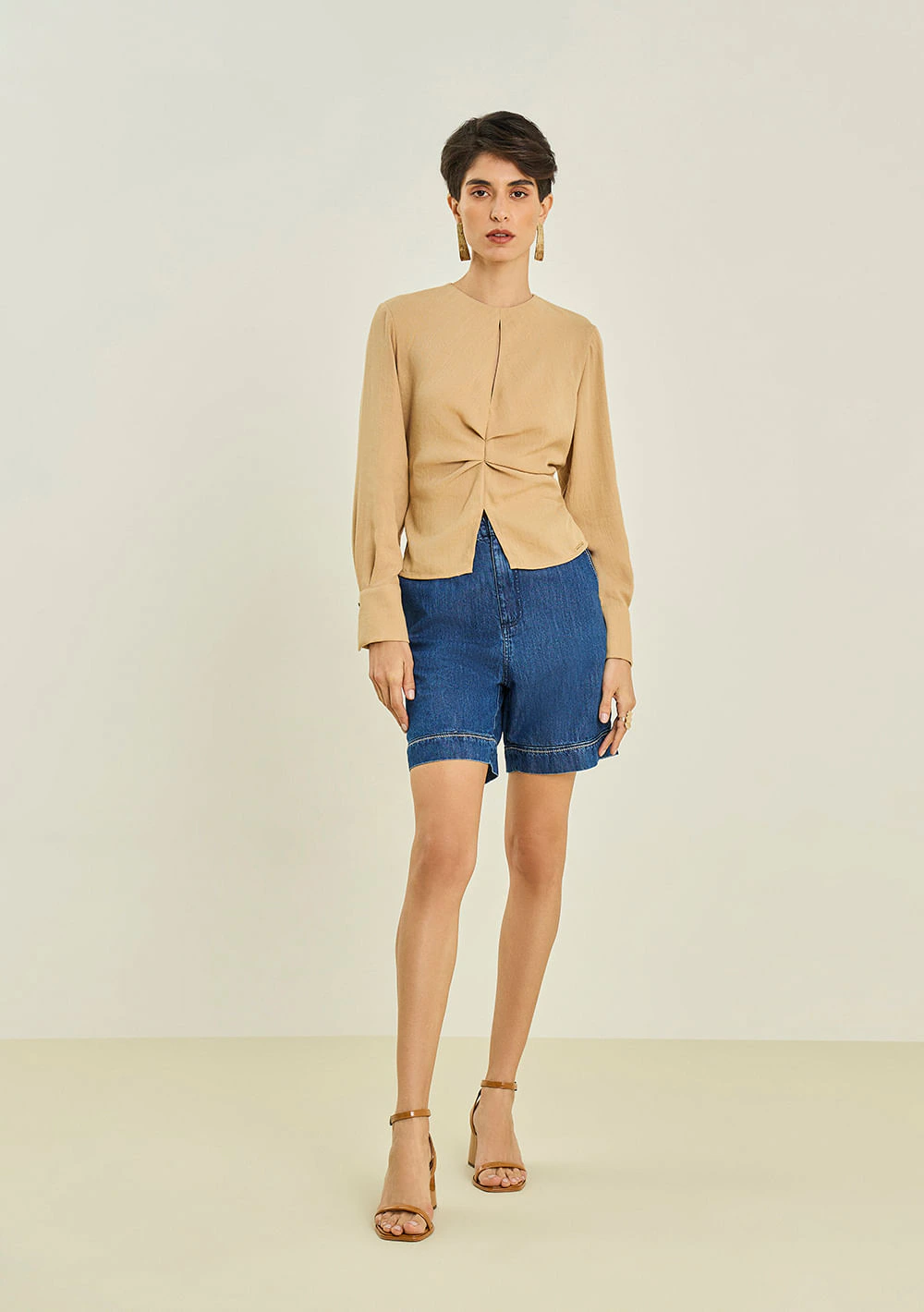 Blusa Maria.Valentina Ajustada Decote Canoa Manga Longa Padrão Bege Claro