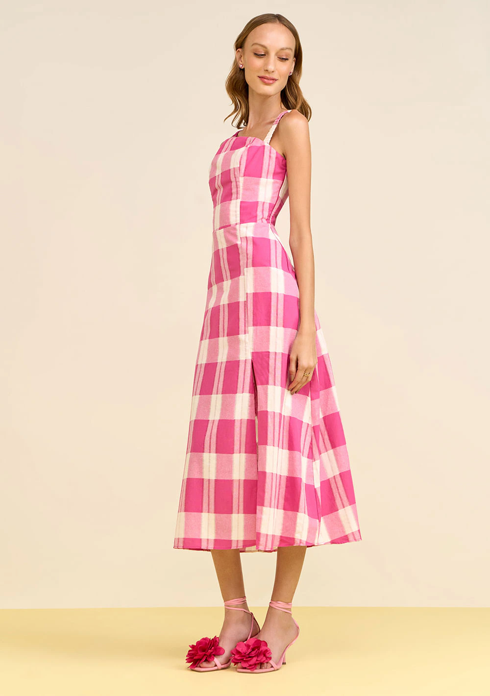 Vestido Zinco Ajustado Decote Reto Sem Manga Midi Rosa
