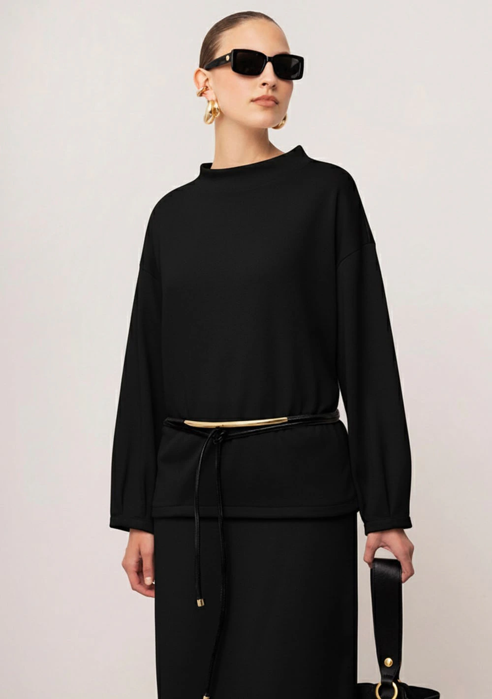 Blusa Iódice Oversized Gola Alta Manga Longa Alongada Preto