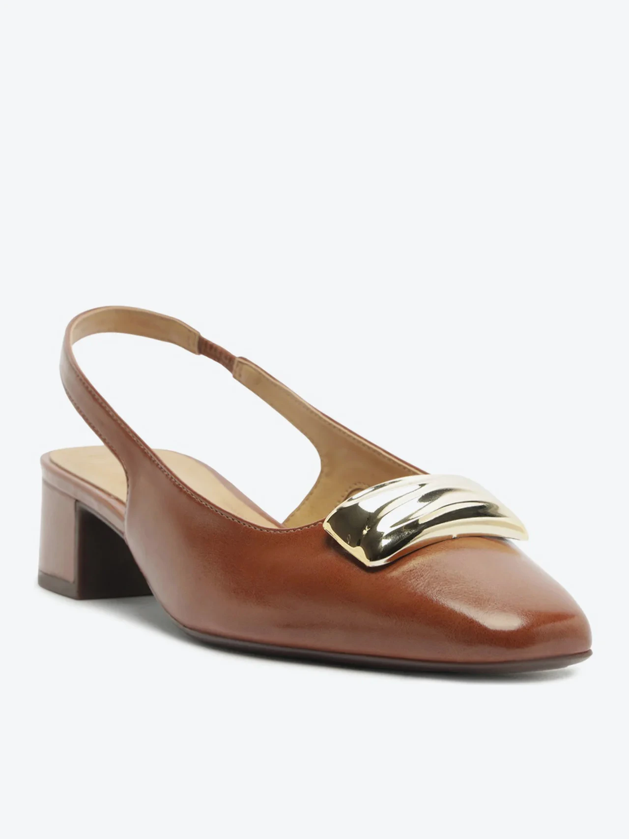 Scarpin Slingback Placa Metálica Marrom