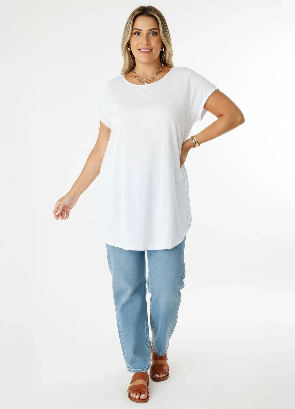 Quintess - Blusa Alongada Branca com Barra Arredondada