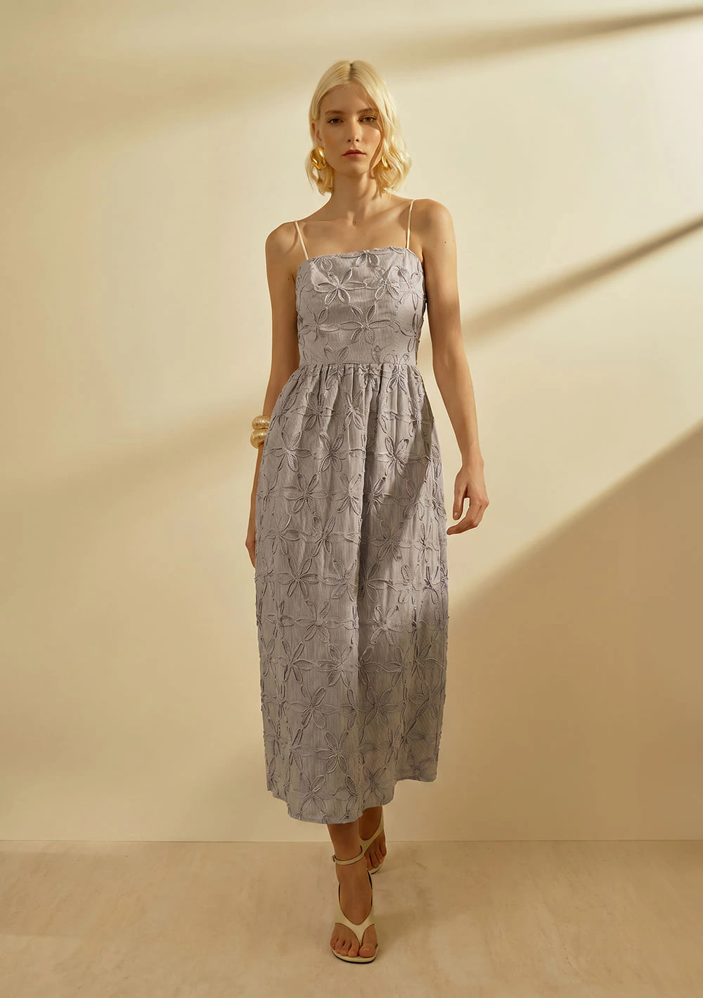Vestido Iódice Solto Decote Reto Com Alça Midi Azul Escuro