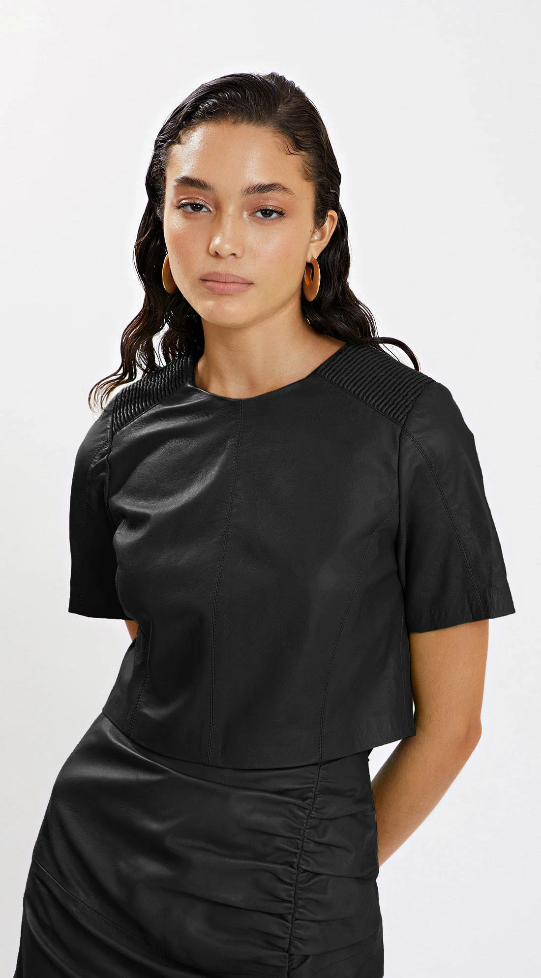 Blusa Iódice Decote Redondo Manga Curta Detalhe Nervura Preto