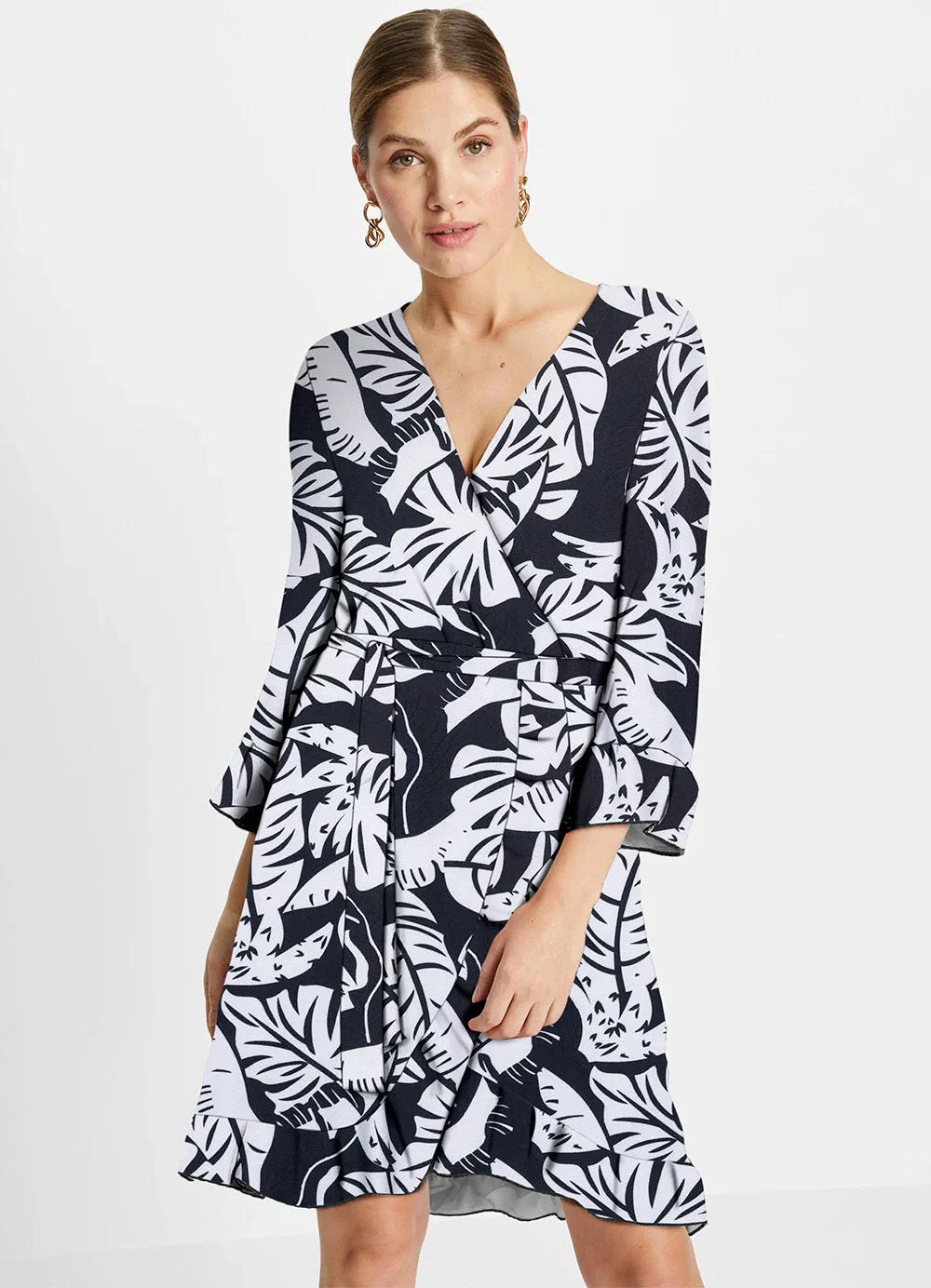 bonprix - Vestido Tropical Preto em Malha Crepe