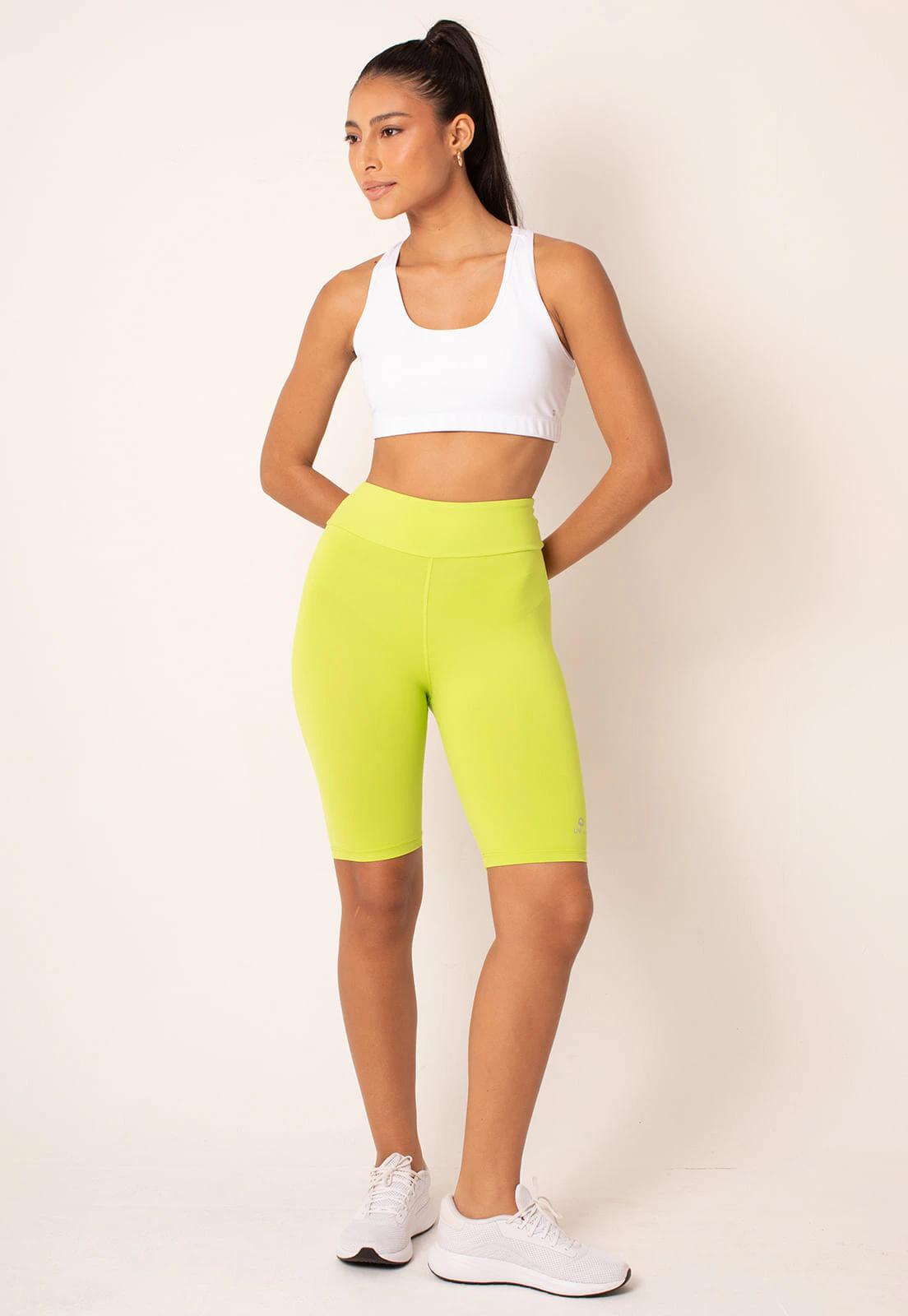 Bermuda Fitness Feminina Biker UV 50+ com Recortes