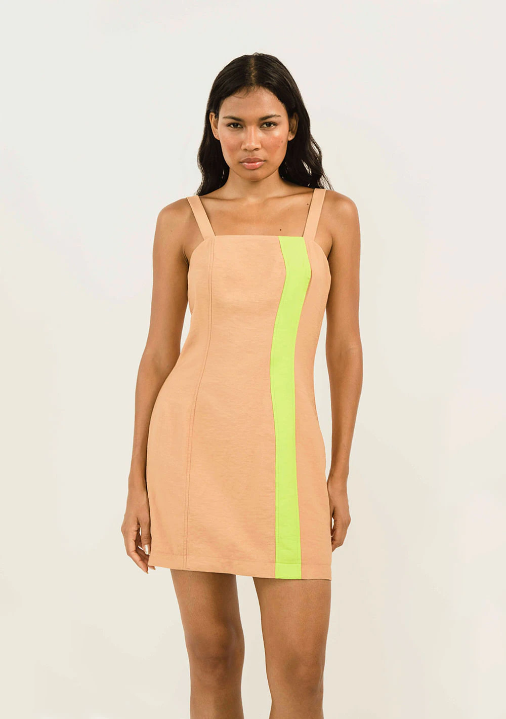 Vestido Zinco Curto Decote Reto Bicolor Marrom