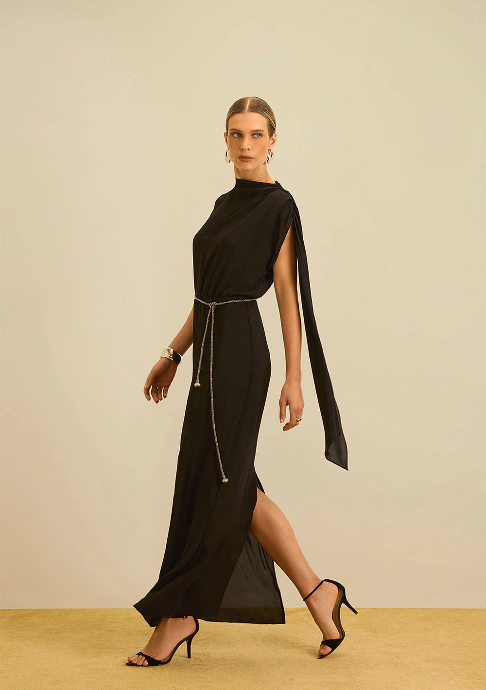 Vestido Maria.Valentina Ajustado Gola Alta Sem Manga Longo Preto