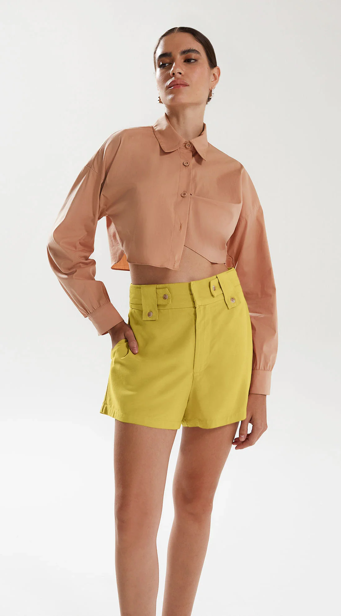 Shorts Iódice Reto Detalhe Cós Amarelo