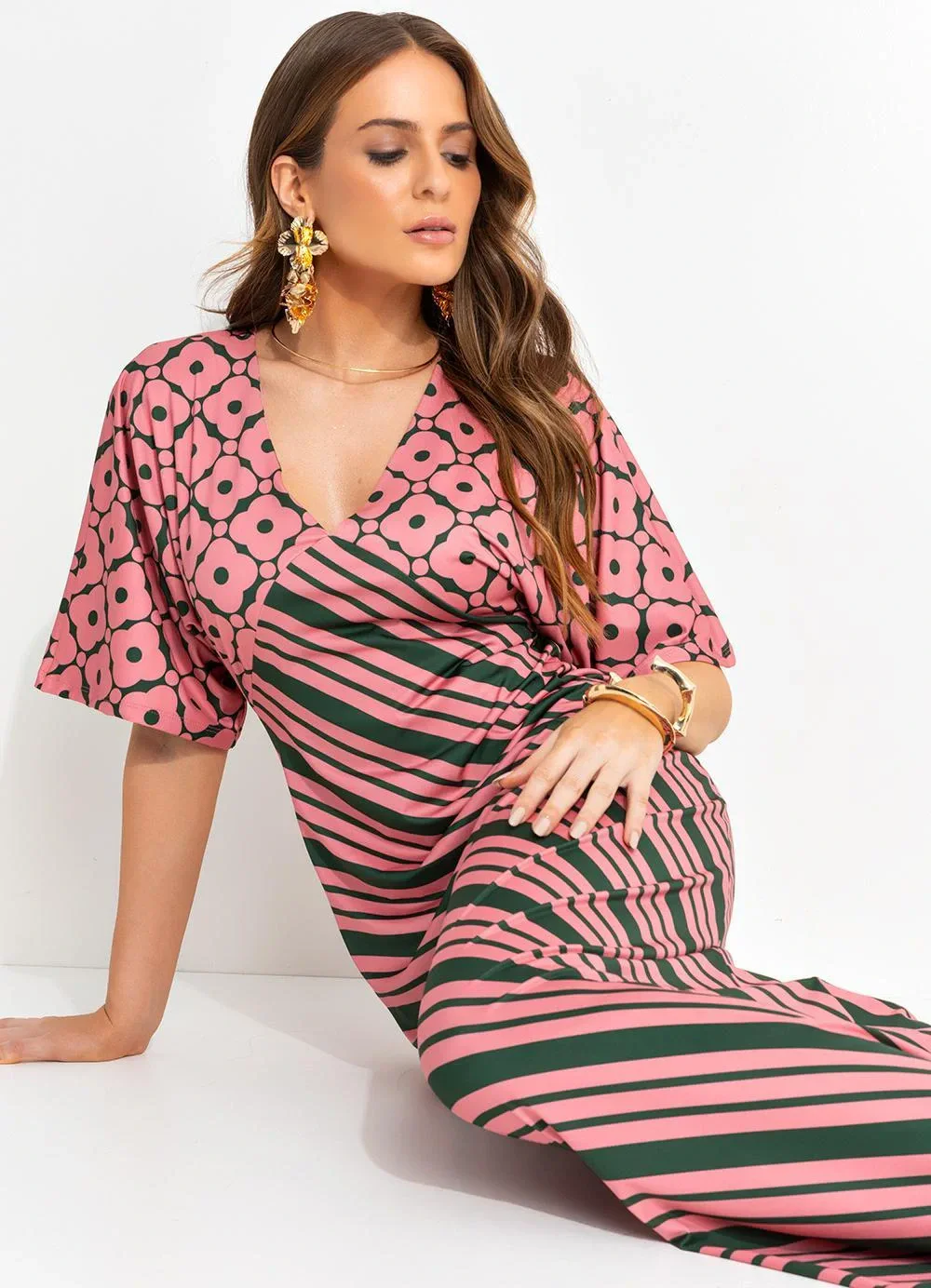 Quintess - Vestido Longo em Malha Fria com Mix de Estampas e Decote V