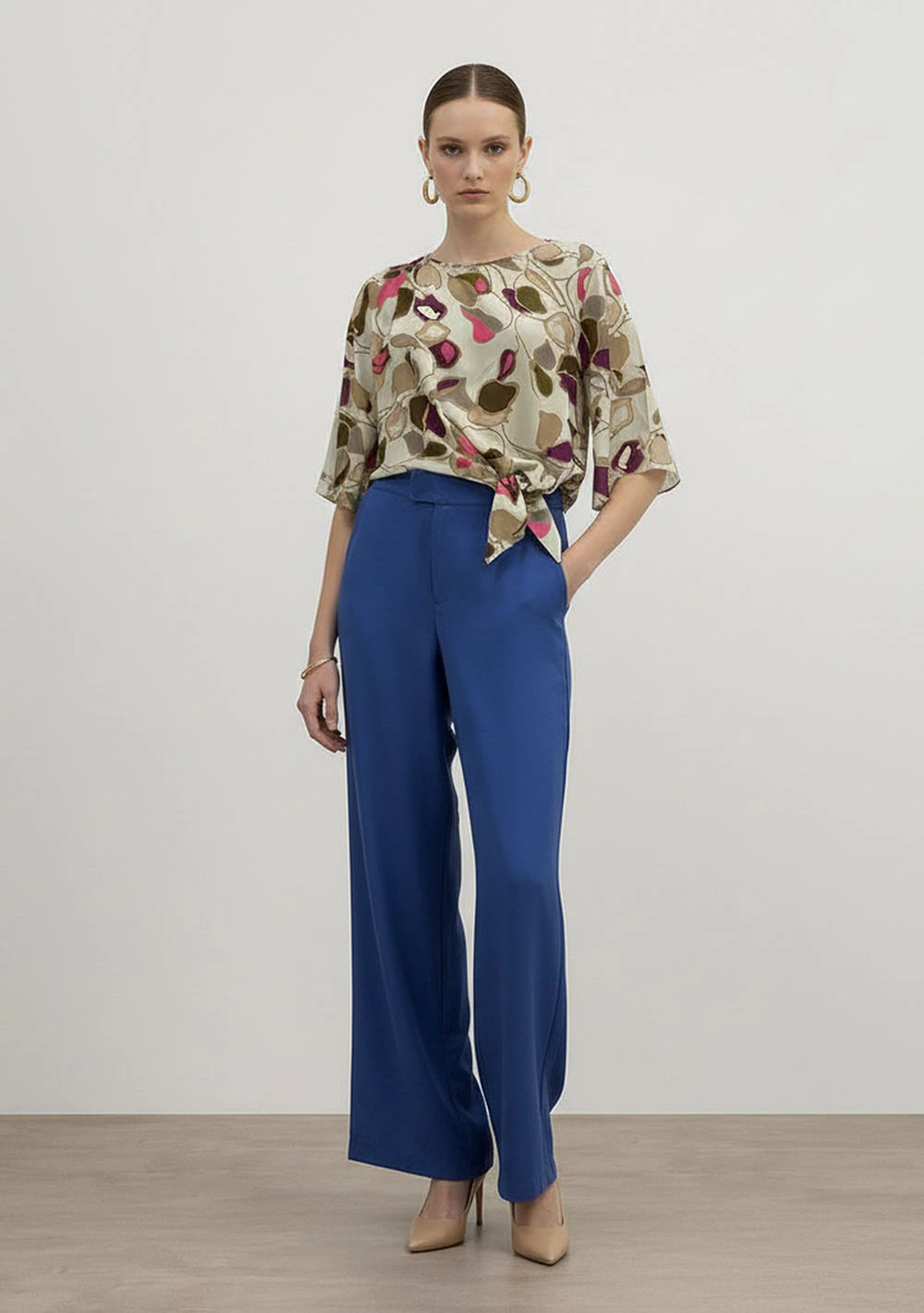 Blusa Solta Decote Careca Manga Curta Cropped Bege