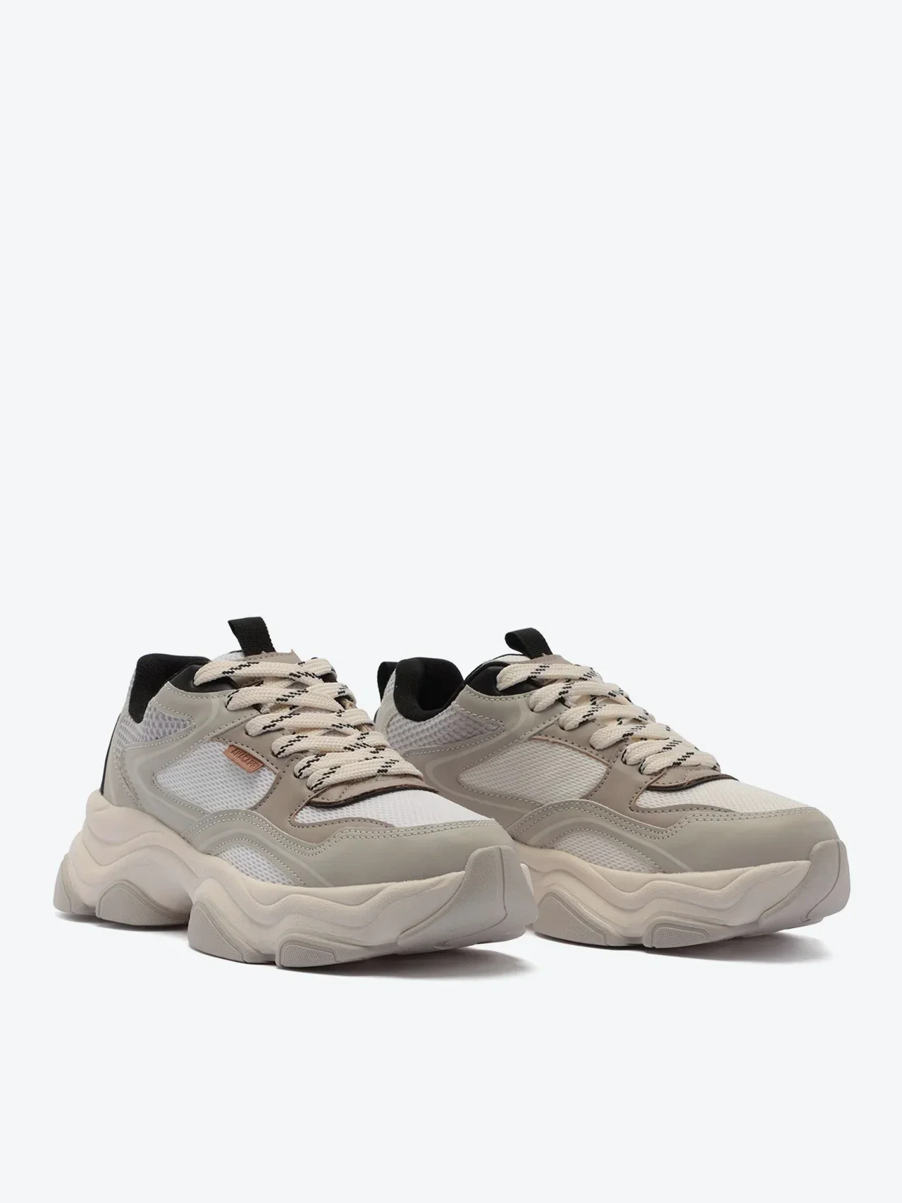Tênis Robusto Alexa Detalhes Branco e Preto