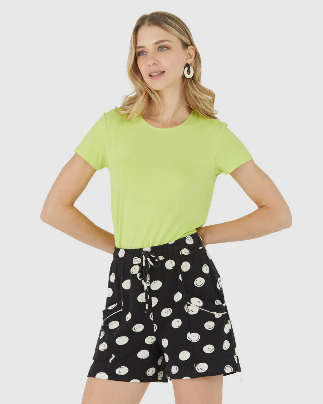 Blusa Básica Feminina Decote Redondo Em Viscose Botonê