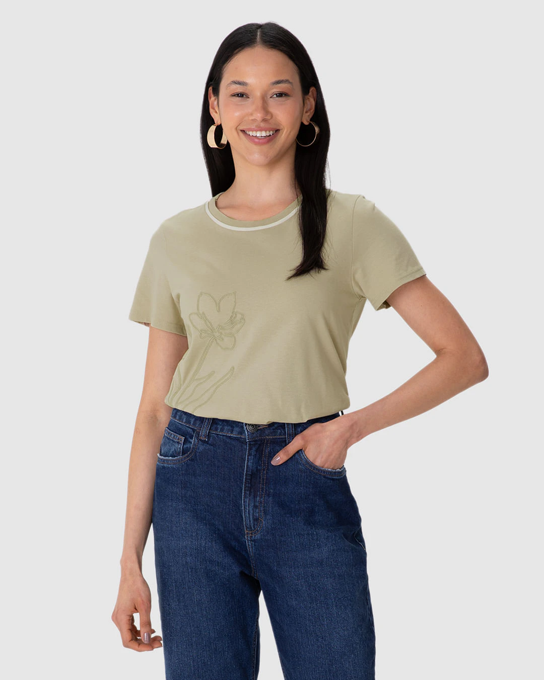 Camiseta Feminina Gola Listra Estampa Ramo De Flor Em Algodão