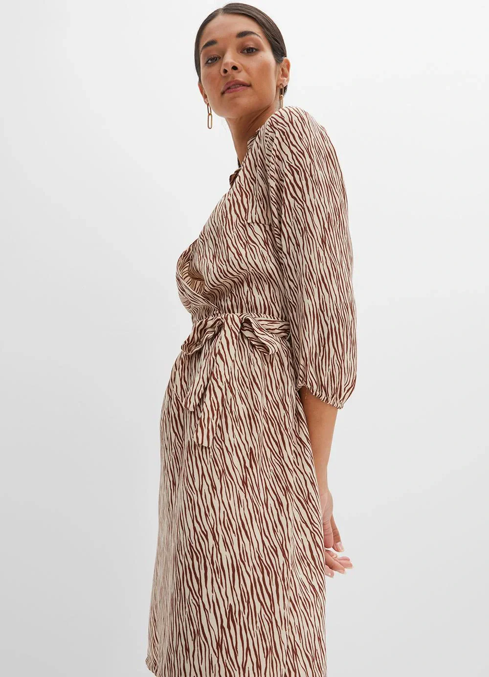 bonprix - Vestido Zebra Marrom em Microfibra