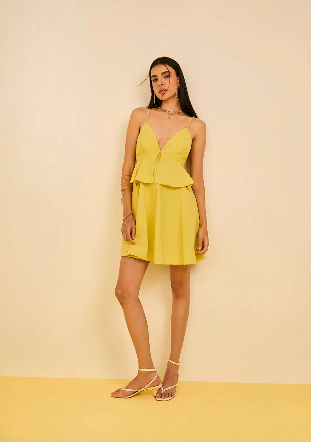 Vestido Zinco Solto Decote V Com Alça Curto Amarelo
