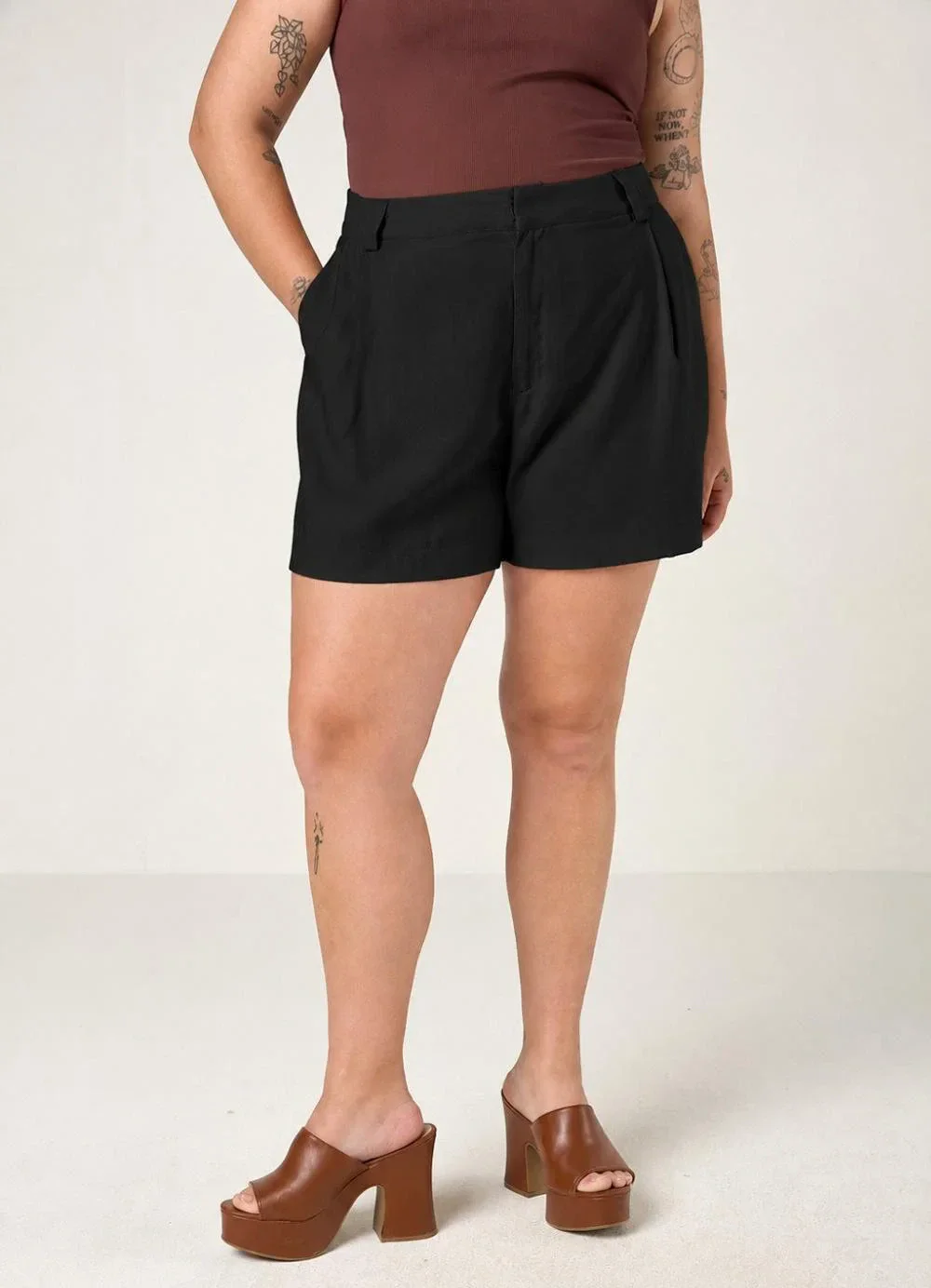 Elegance - Shorts Alfaiataria com Pregas Preto