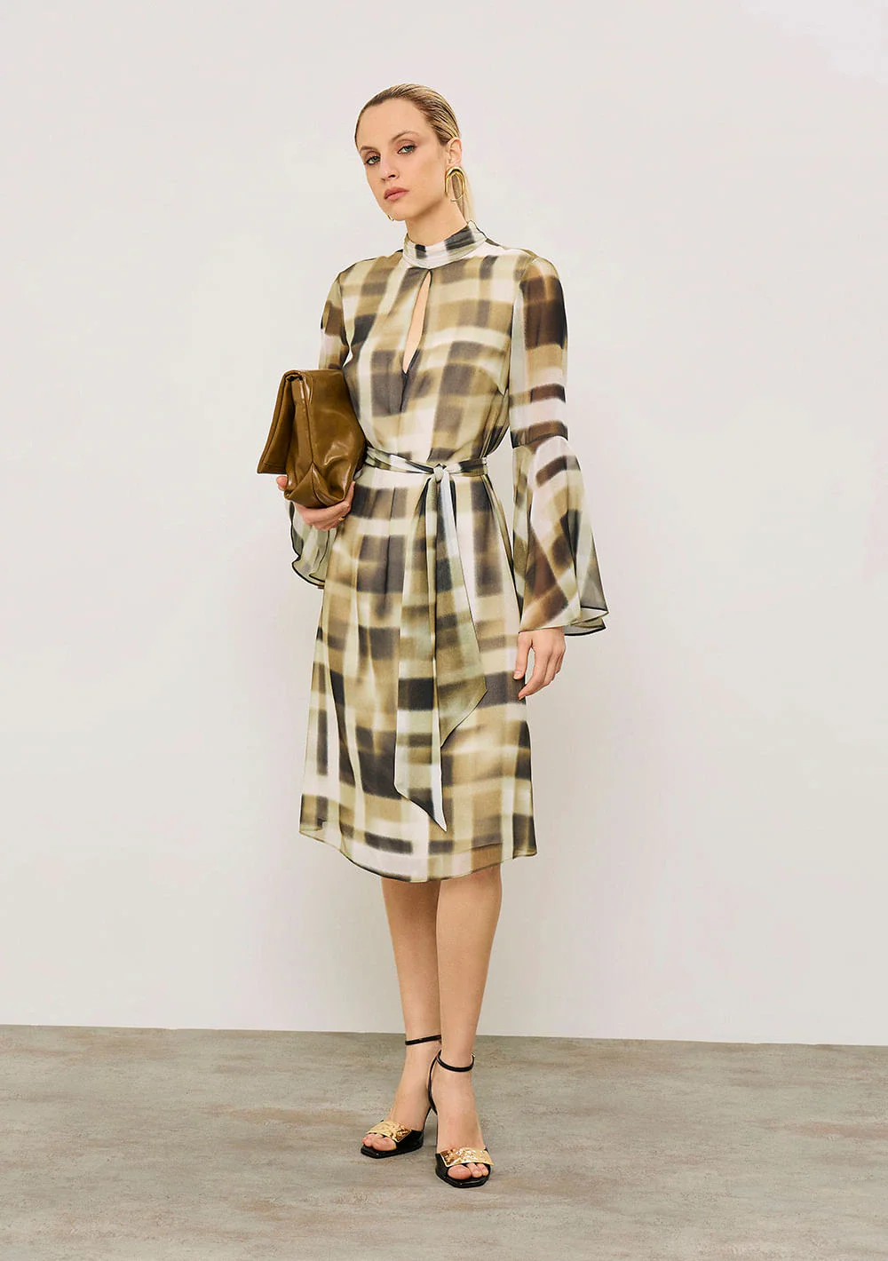 Vestido Iódice Solto Gola Alta Manga Longa Midi Bege