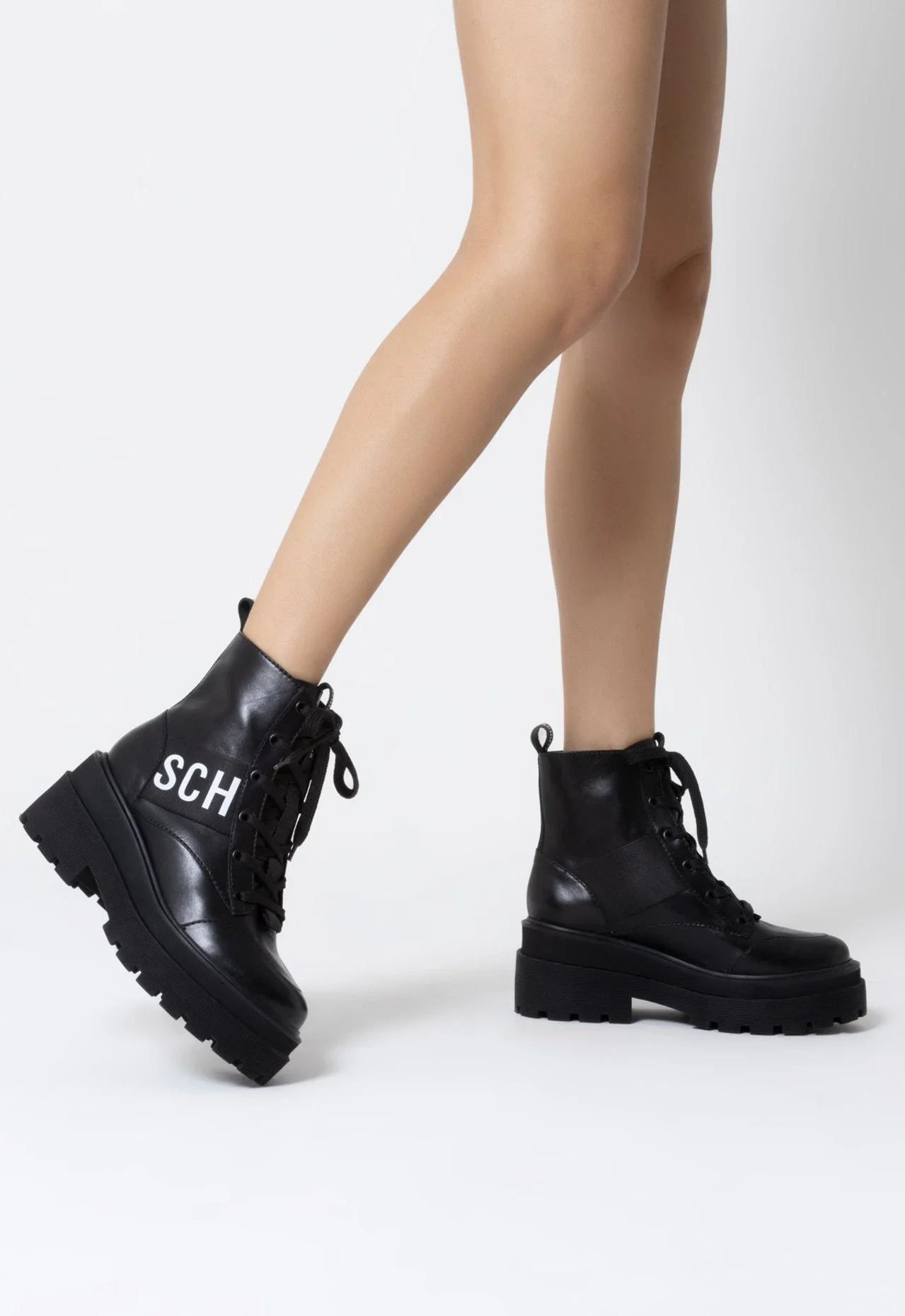 Bota Tratorada Alta Schutz Logo Couro Preta