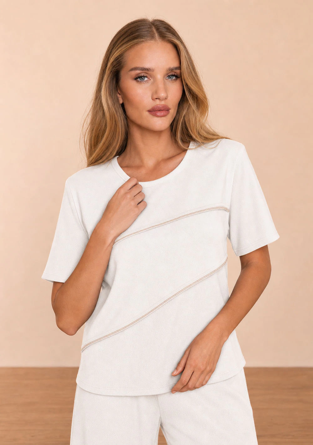 Blusa Maria.Valentina Solta Decote Careca Manga Curta Padrão Bege