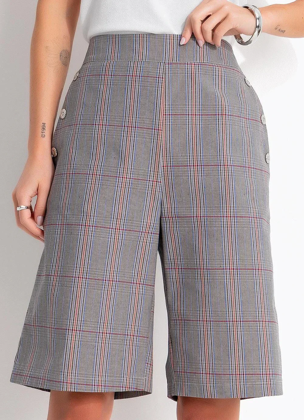 Quintess - Short Xadrez Tartan Cinza em Tecido Sarjado