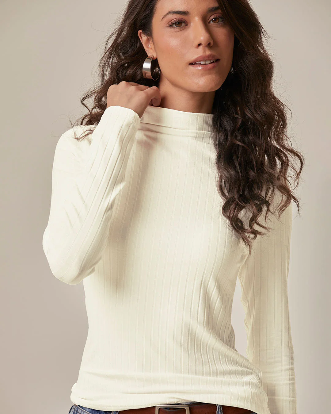 Blusa Básica Feminina Gola Alta Em Malha Canelada De Viscose