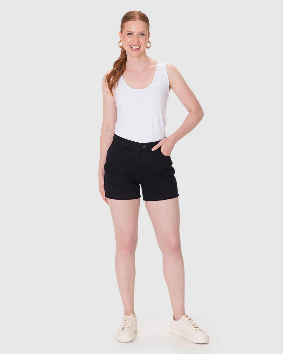 Shorts Feminino Comfort Barra Desfiada Em Sarja Com Elastano
