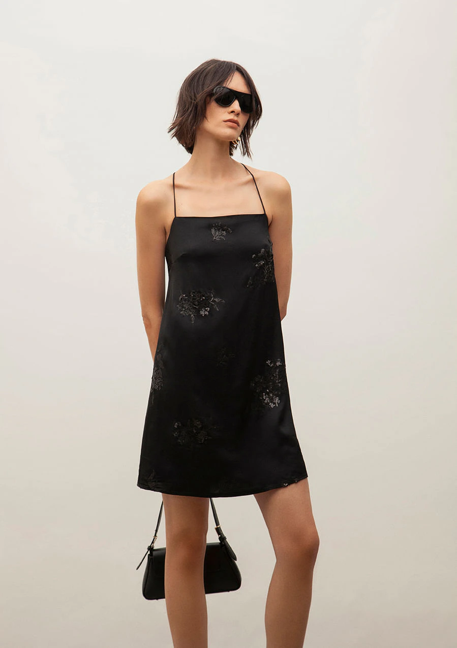 Vestido Iódice Solto Decote Reto Com Alça Curto Preto