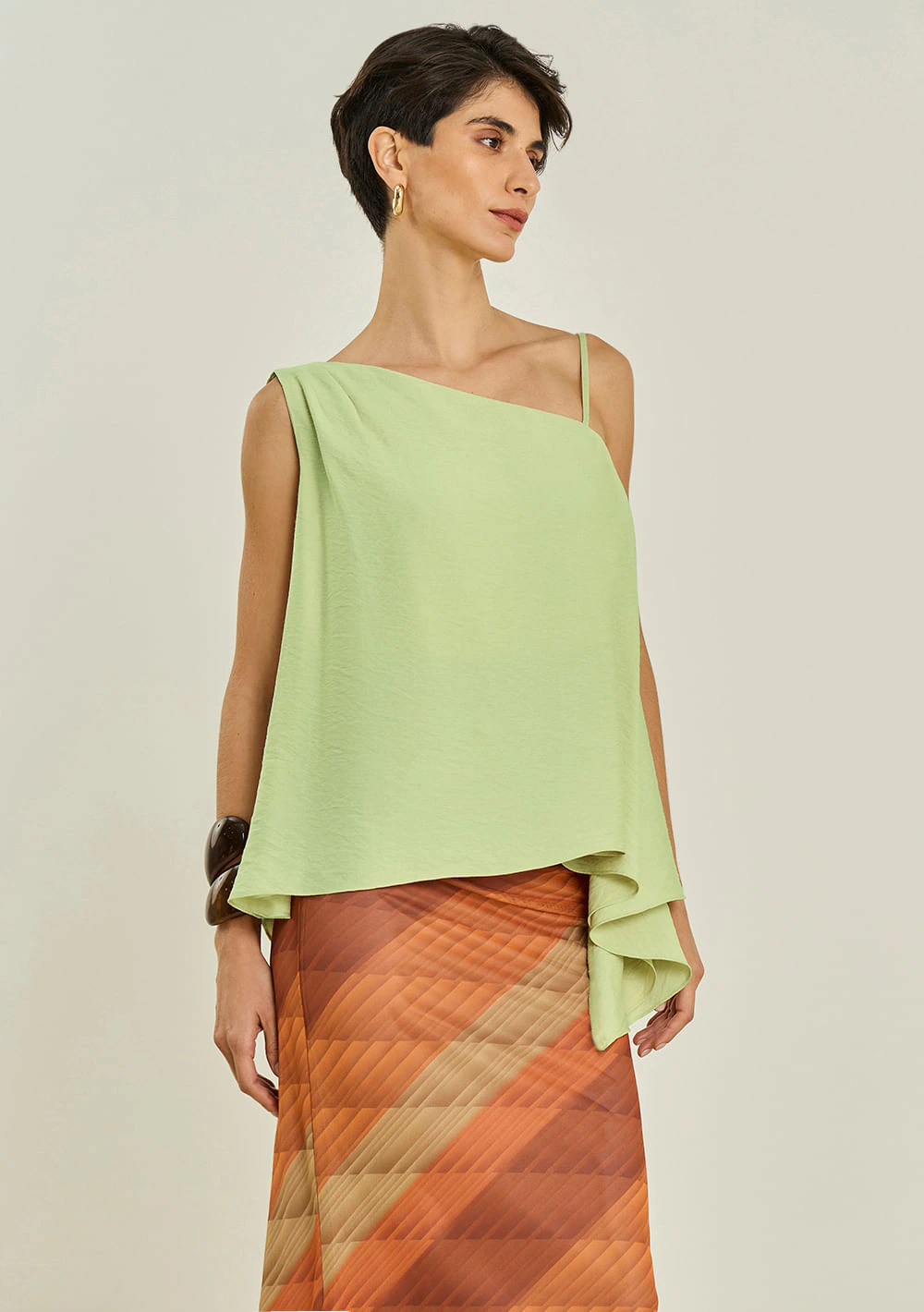Blusa Maria.Valentina Solta Um Ombro Só Manga Curta Alongada Verde