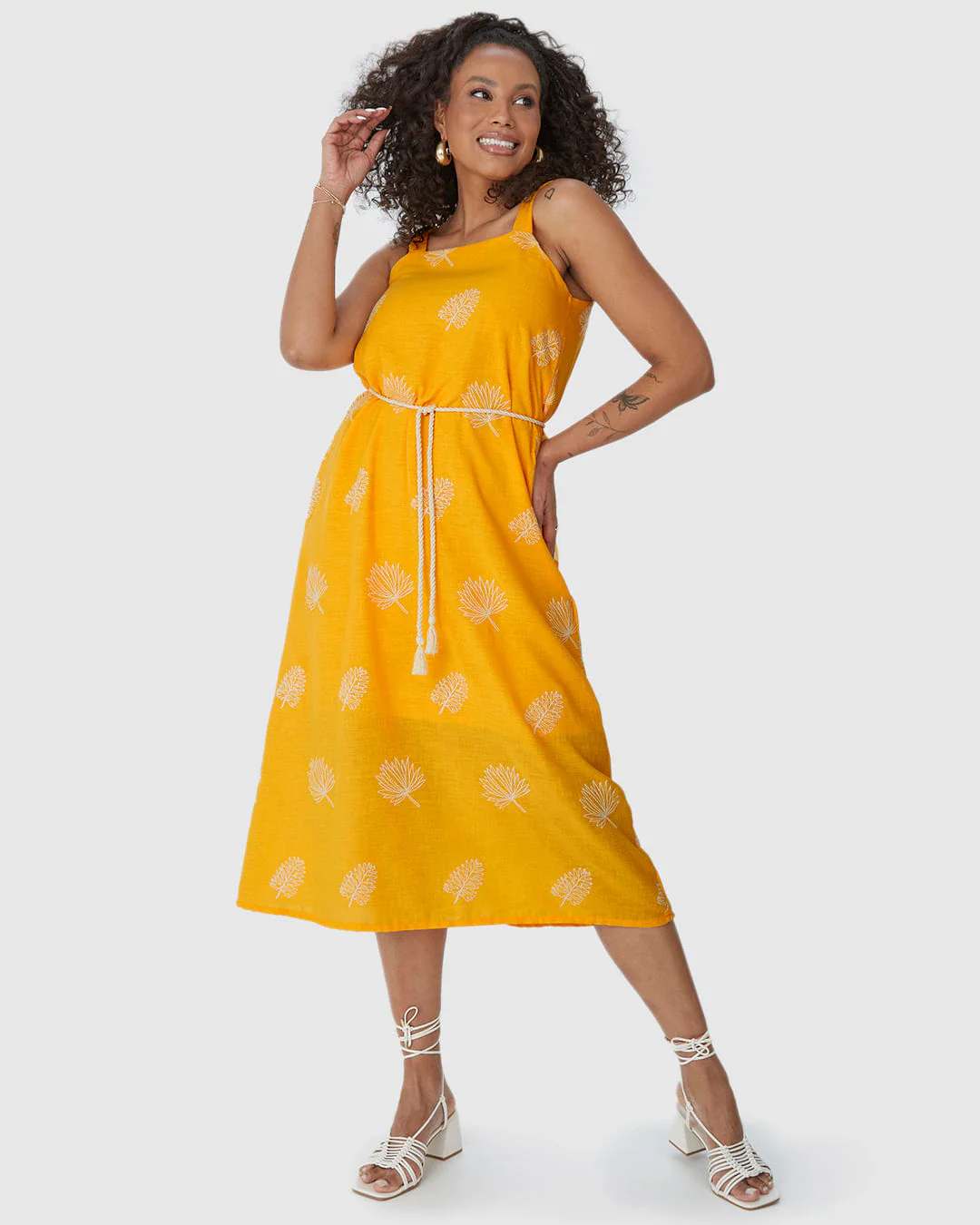Vestido Midi Feminino Cinto De Corda Em Tecido Bordado