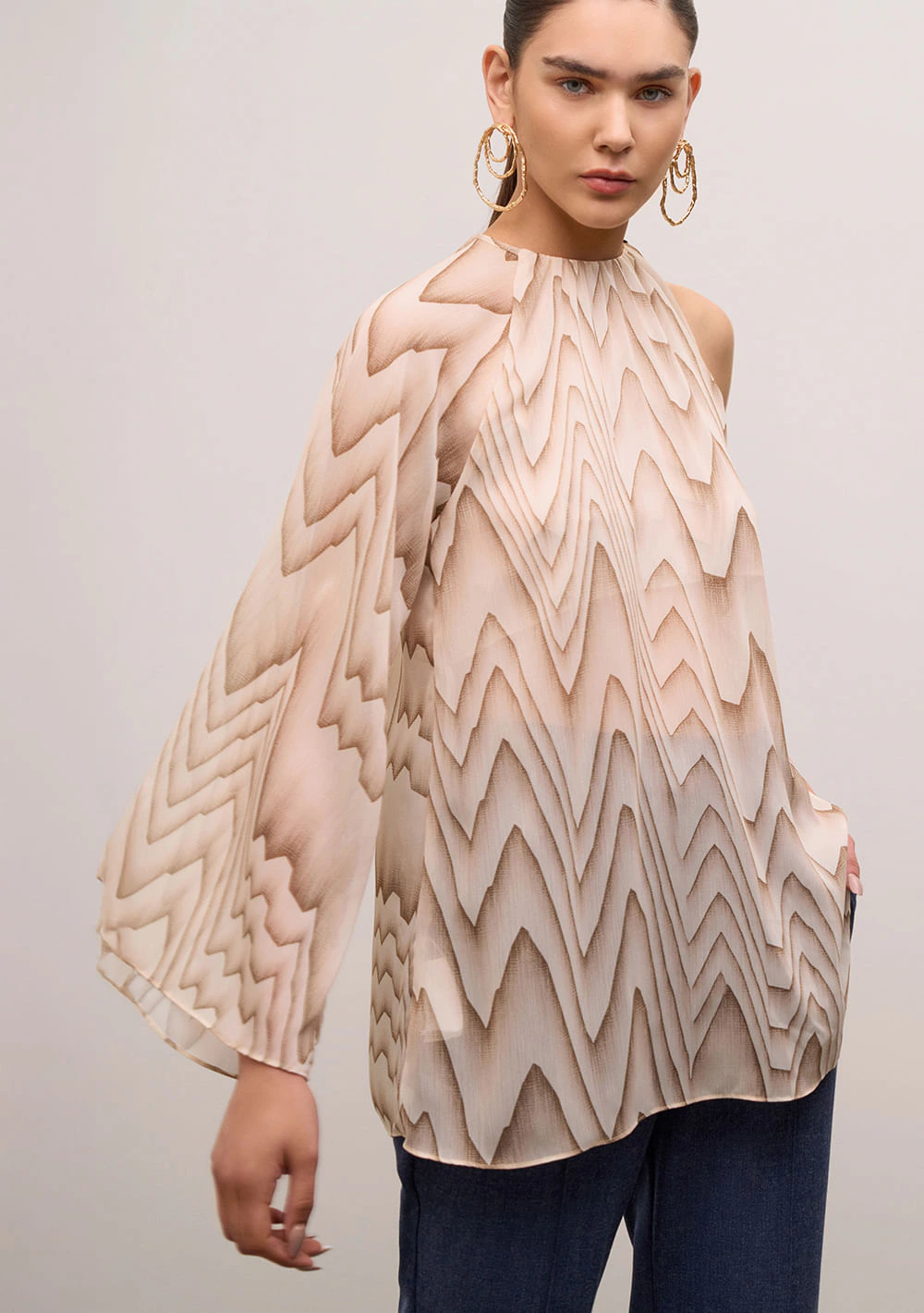 Blusa Iódice Solta Decote Careca Manga Longa Alongada Bege/Coral