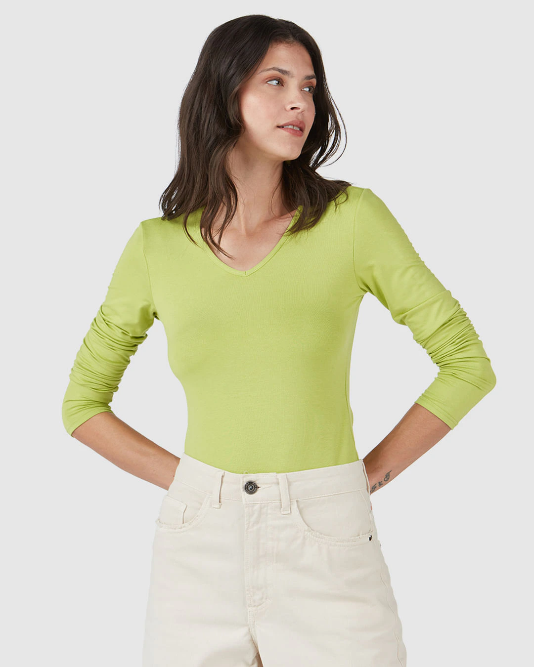 Blusa Básica Feminina Gola V Manga Longa Em Viscose Stretch