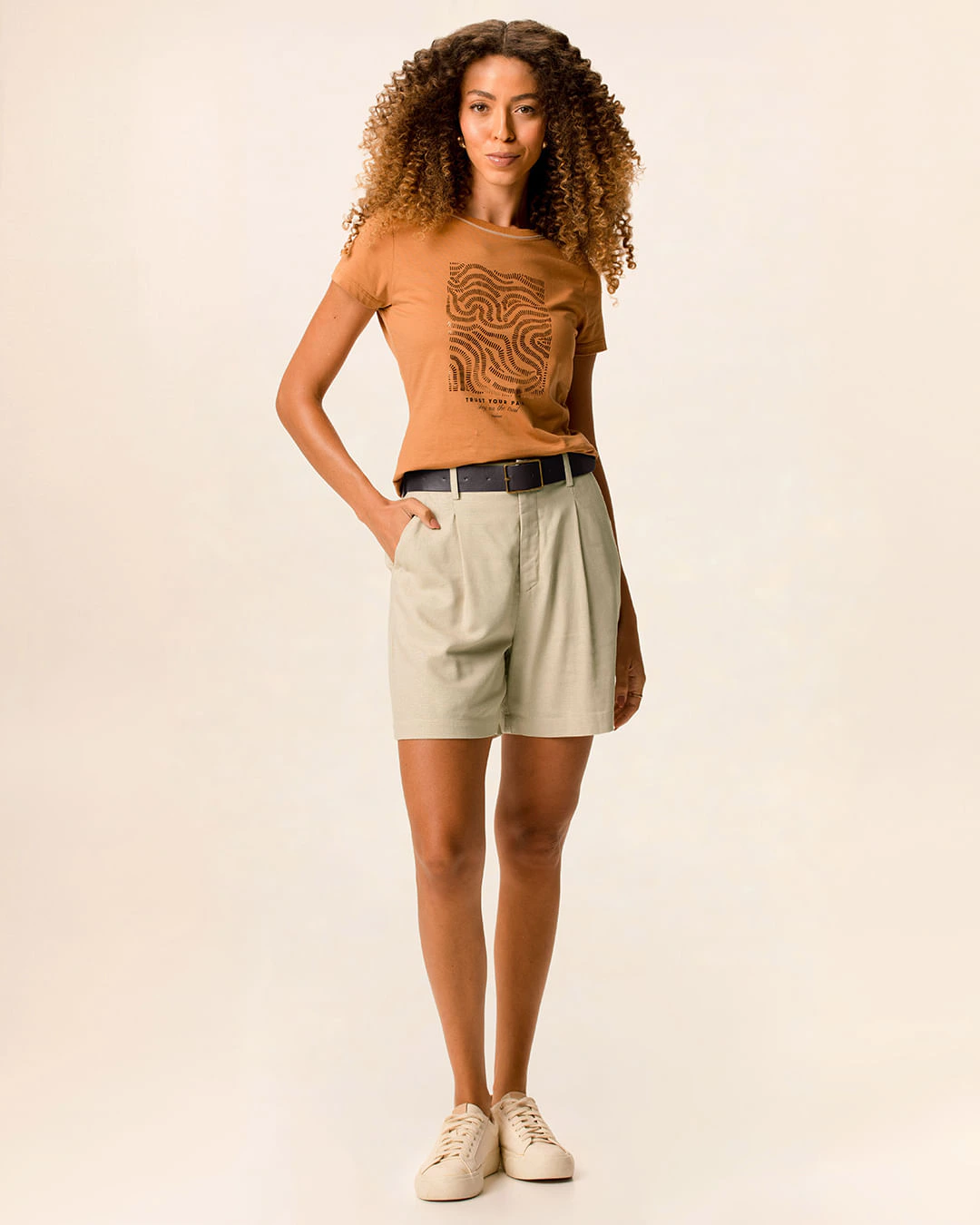 Shorts Feminino Reto Bolso Faca Acompanha Cinto Em Viscolinho