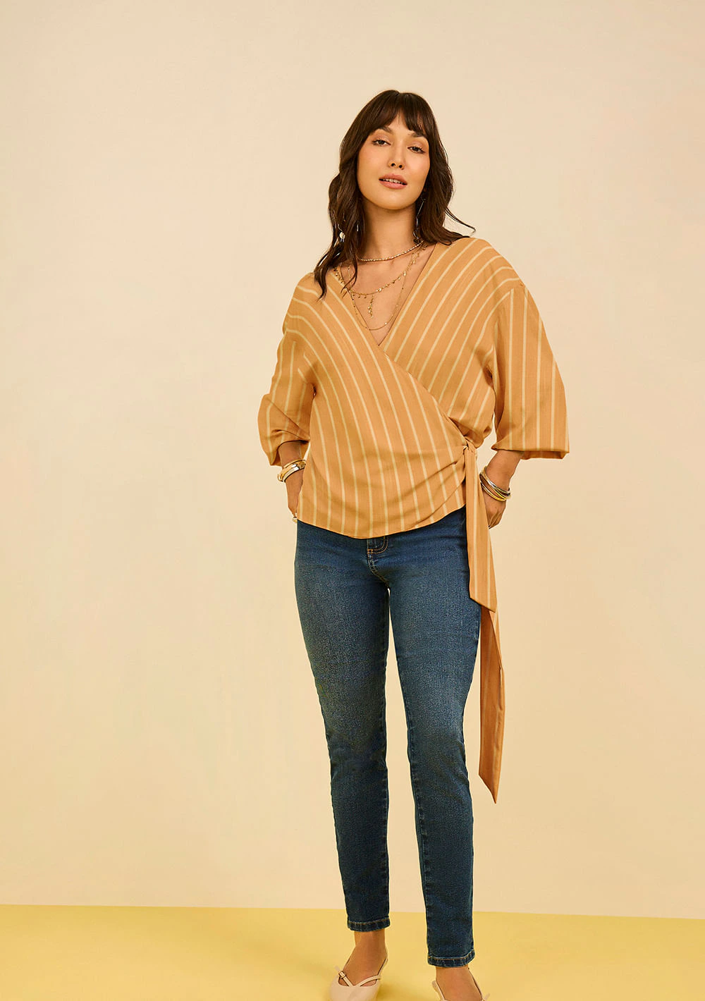 Camisa Zinco Oversized Decote Transpassado Manga Longa Padrão Marrom
