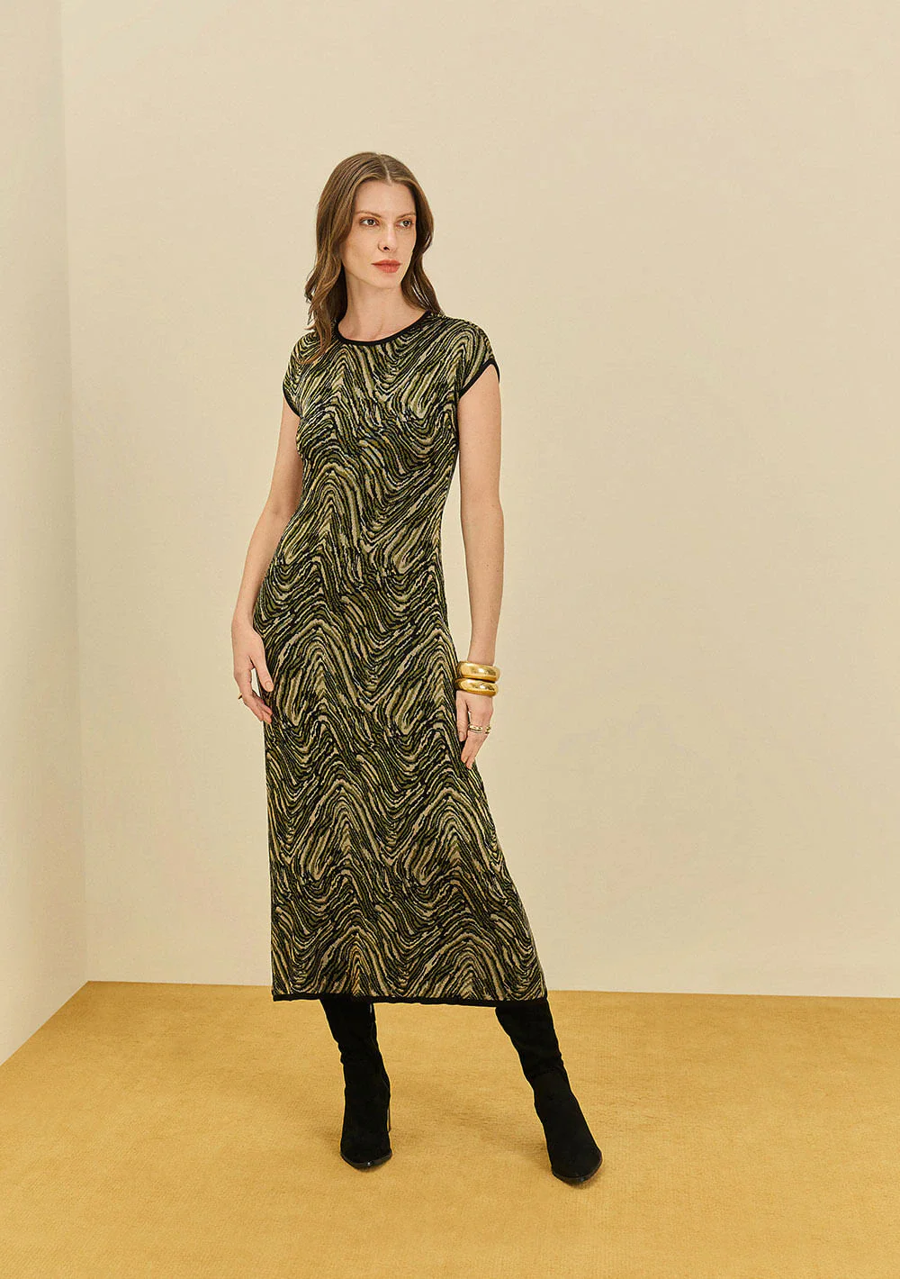 Vestido Maria.Valentina Ajustado Decote Careca Manga Curta Midi Verde