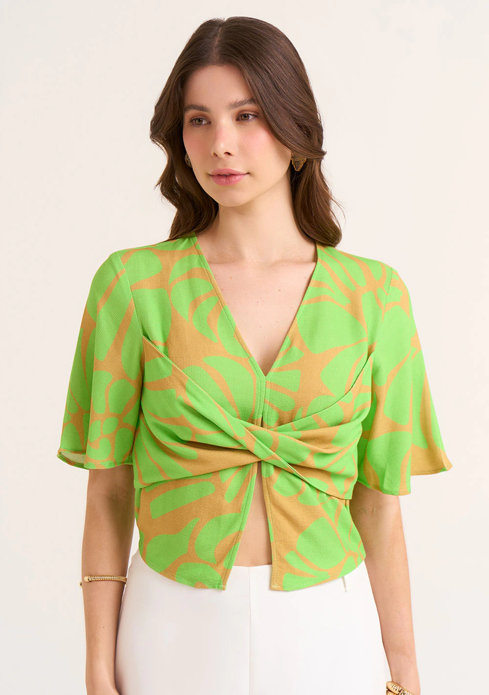 Blusa Zinco Decote V Manga Curta Detalhe Torção Verde Claro