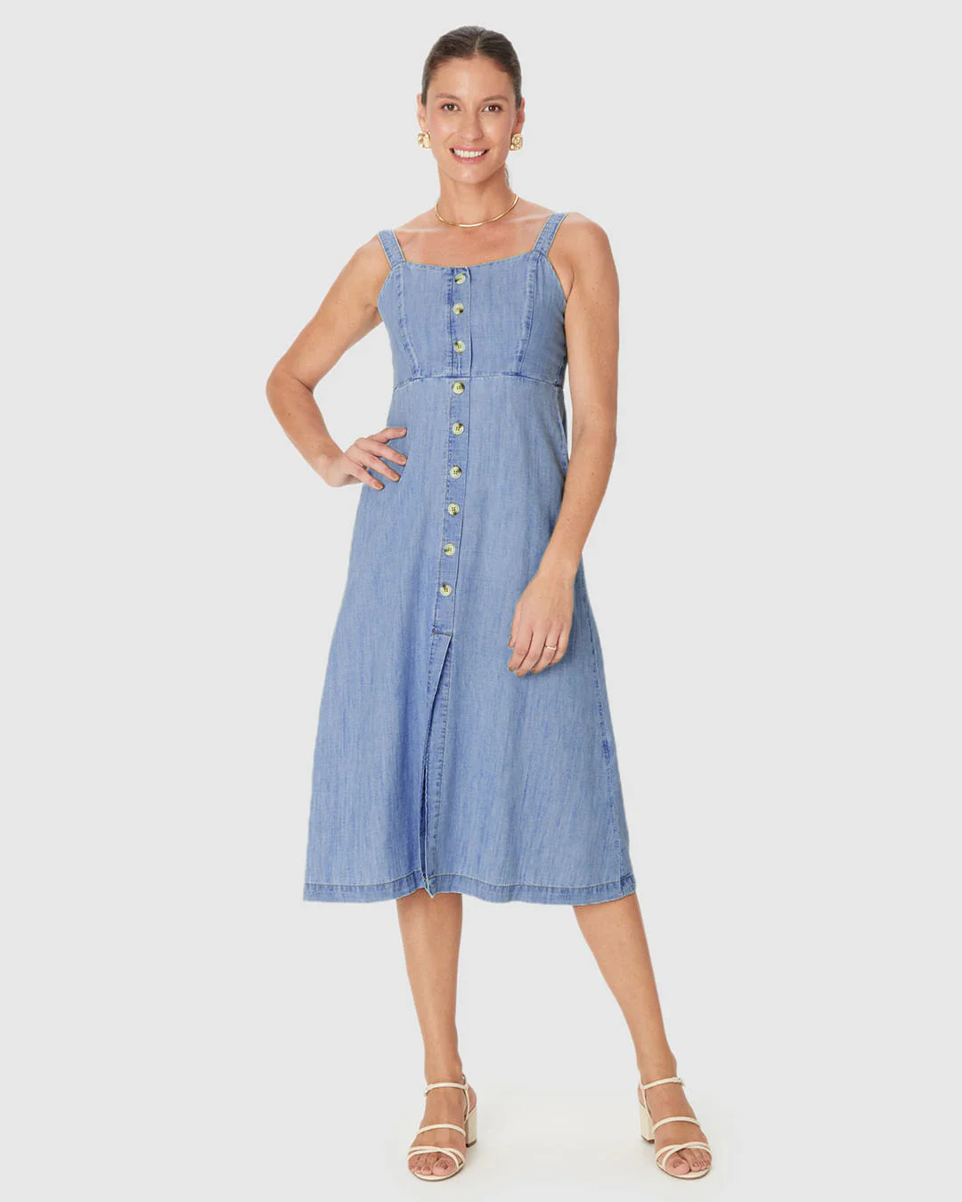 Vestido Midi Feminino Evasê Abotoamento Frontal Em Jeans Leve