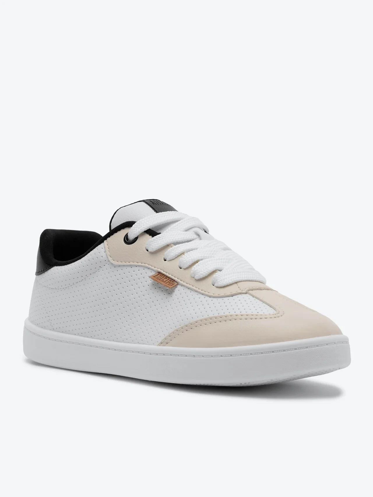 Tênis Detalhes Texturizados Na Lateral Branco e Preto