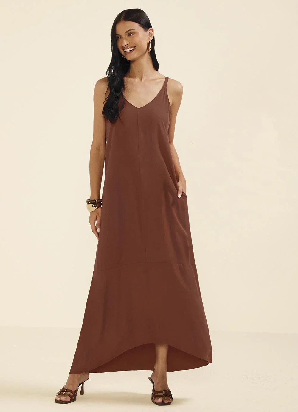Marialícia - Vestido Feminino Longo com Bolsos Marrom