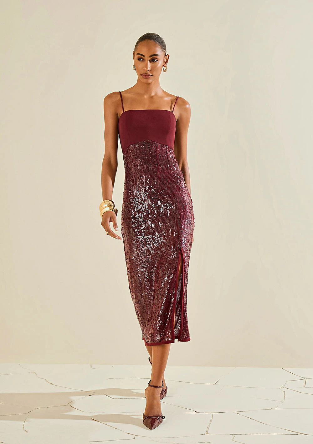 Vestido Morena Rosa Ajustado Decote V Sem Manga Midi Bordo