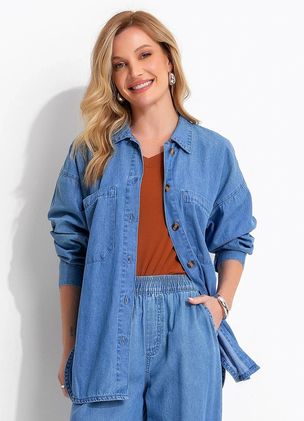Quintess - Blusa Azul Claro em Tecido Sarjado Jeans