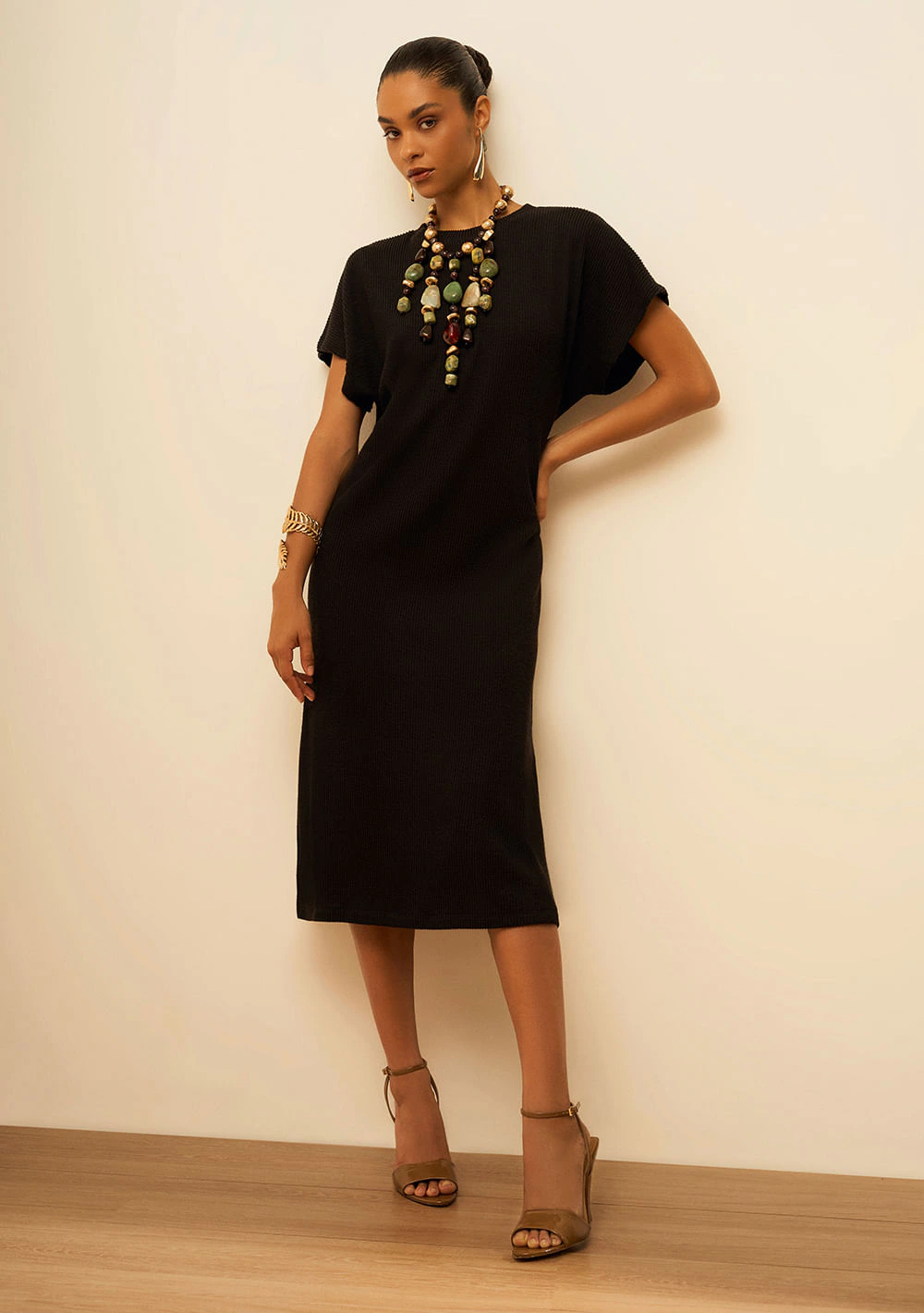 Vestido Maria.Valentina Solto Decote Careca Manga Curta Midi Preto