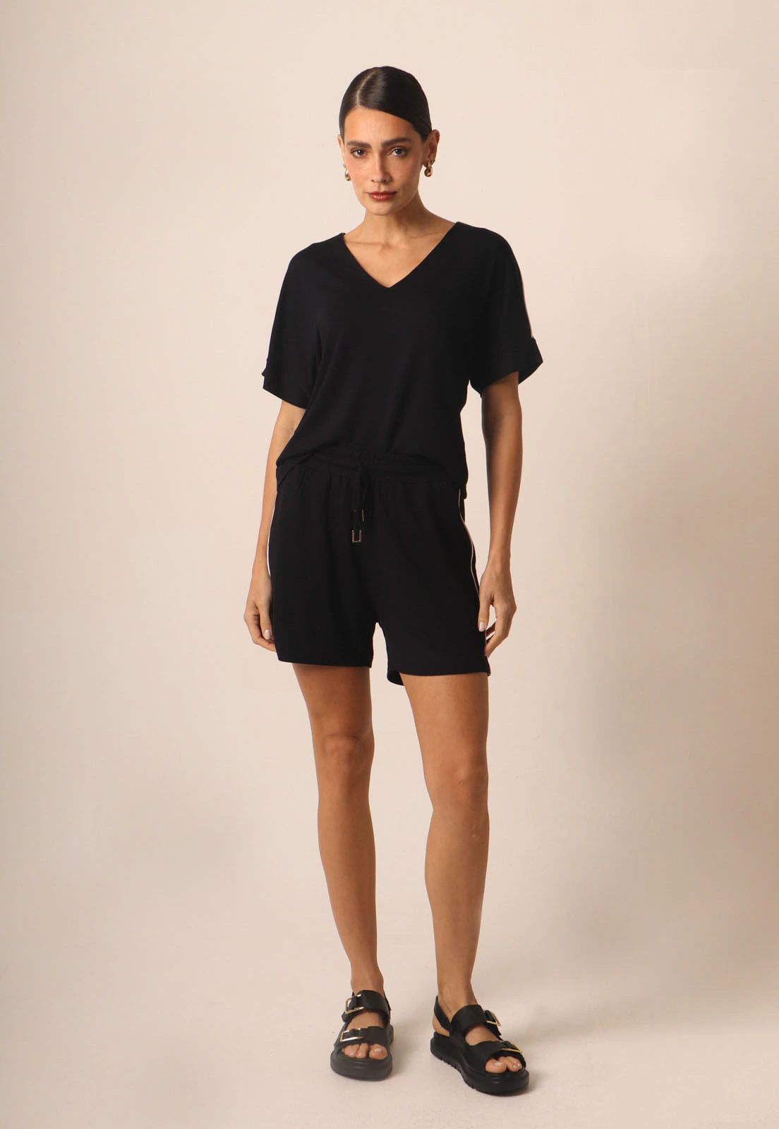Shorts Curto com Bolsa e Elástico no Cós