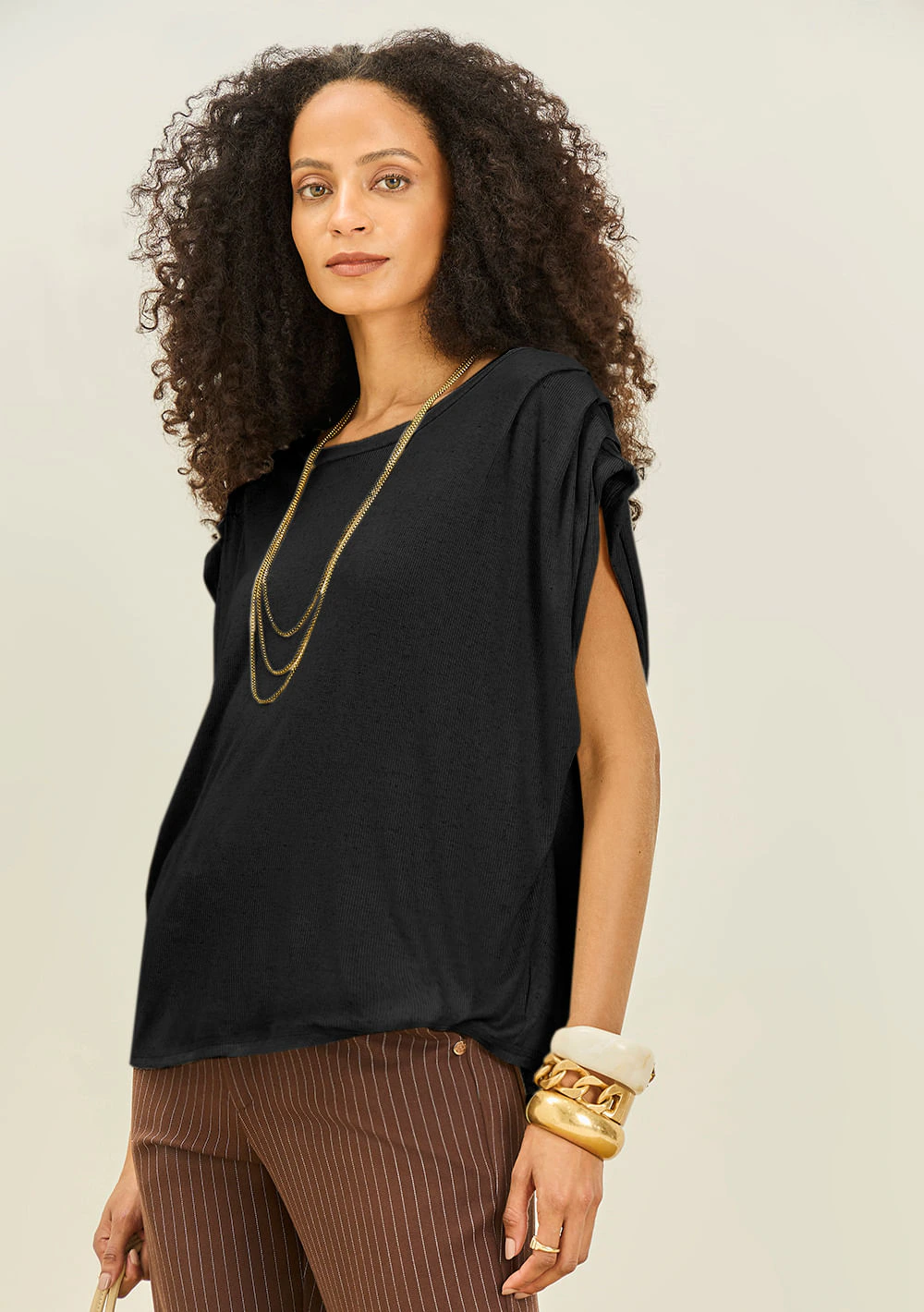 Blusa Maria.Valentina Ajustada Decote Careca Manga Curta Padrão Preto