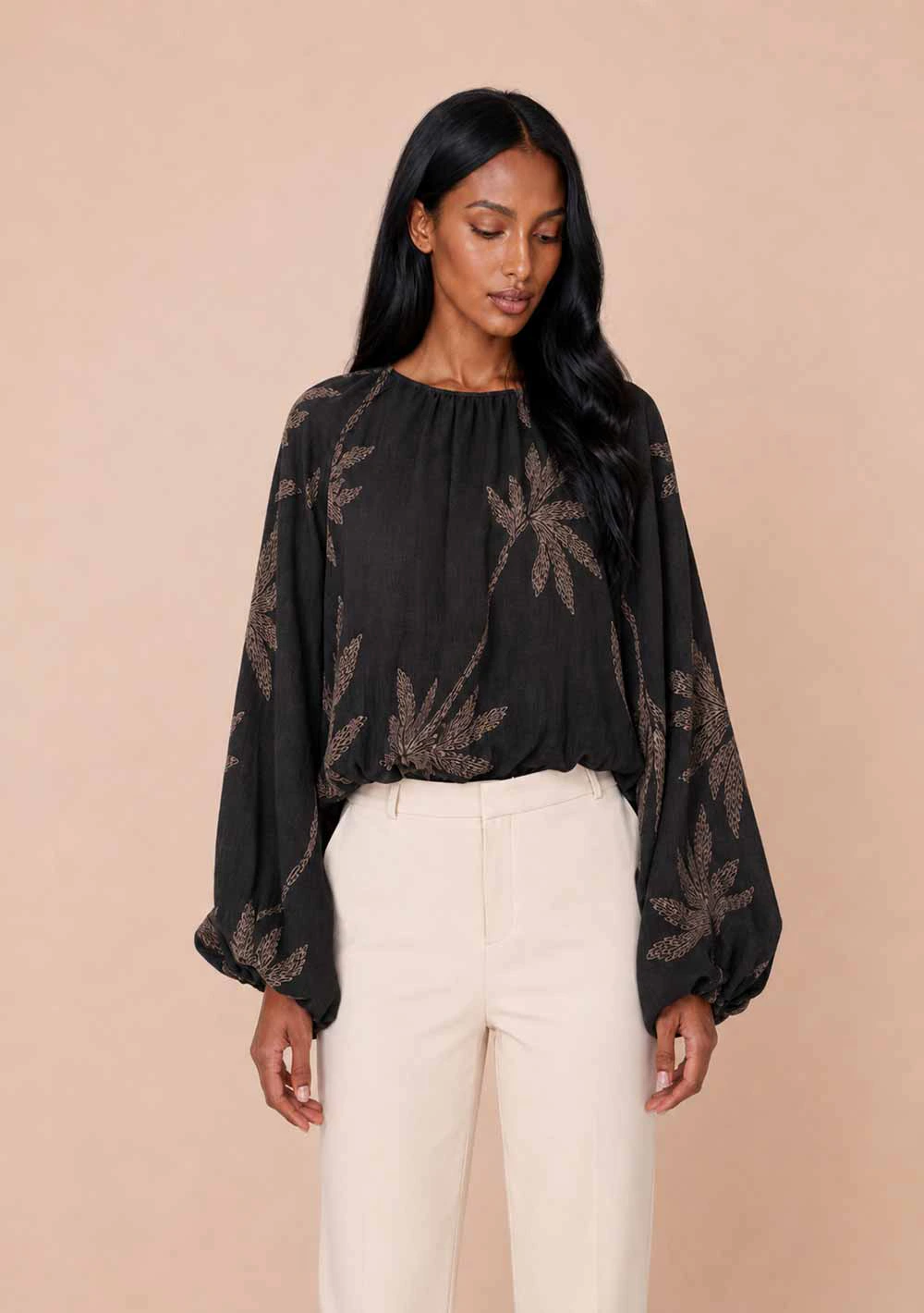 Blusa Manga Longa Flor de Chá Preto