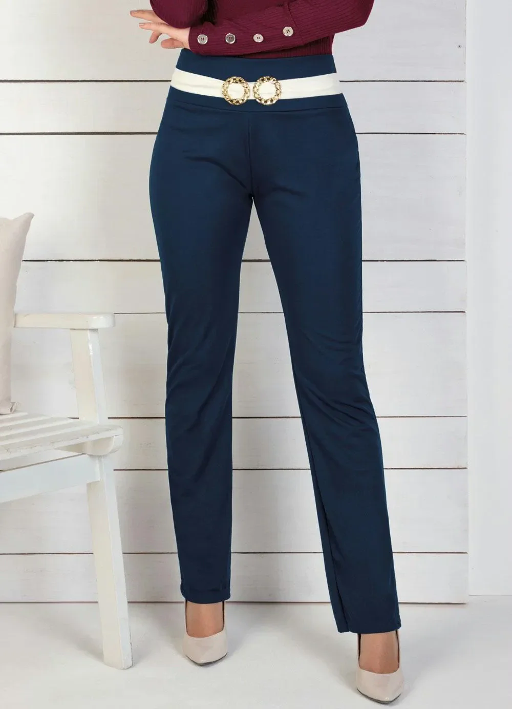 Moda Pop - Calça Reta Marinho e Off White com Fivela