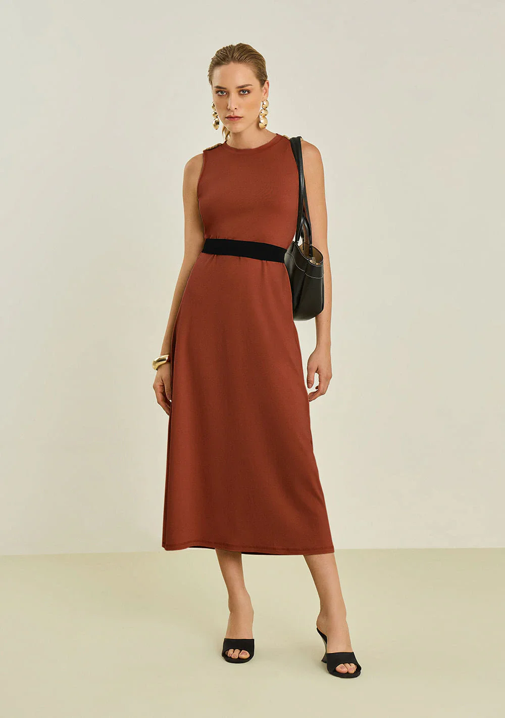 Vestido Maria.Valentina Ajustado Decote Canoa Sem Manga Midi Marrom